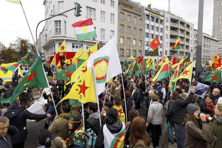 Demonstration gegen die türkische Militär-Offensive in Nordsyrien in Köln
