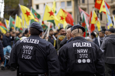 Demonstration gegen die türkische Militär-Offensive in Nordsyrien in Köln