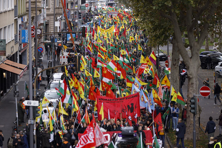Demonstration gegen die türkische Militär-Offensive in Nordsyrien in Köln