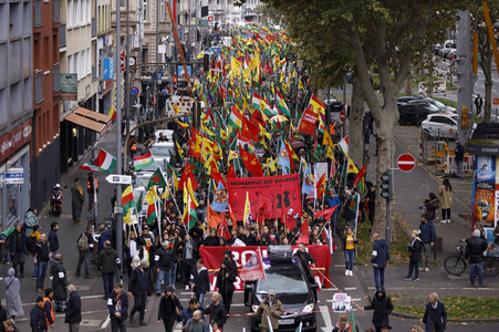 Demonstration gegen die türkische Militär-Offensive in Nordsyrien in Köln