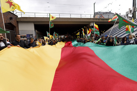 Demonstration gegen die türkische Militär-Offensive in Nordsyrien in Köln