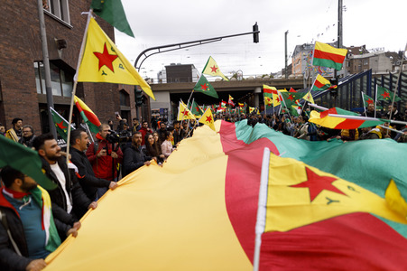 Demonstration gegen die türkische Militär-Offensive in Nordsyrien in Köln
