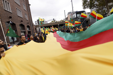 Demonstration gegen die türkische Militär-Offensive in Nordsyrien in Köln