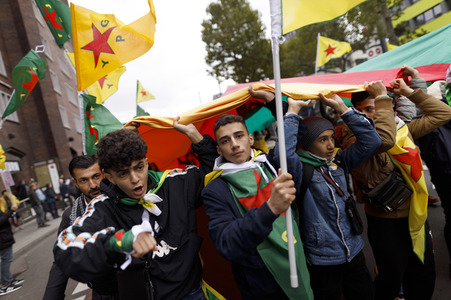 Demonstration gegen die türkische Militär-Offensive in Nordsyrien in Köln