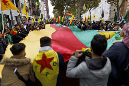 Demonstration gegen die türkische Militär-Offensive in Nordsyrien in Köln