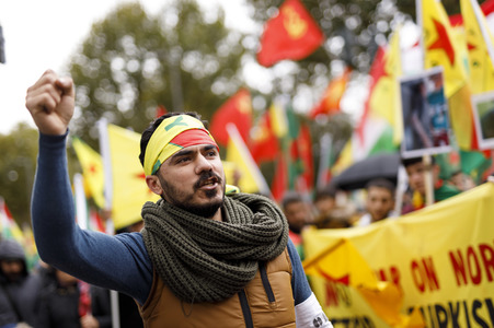 Demonstration gegen die türkische Militär-Offensive in Nordsyrien in Köln