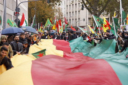 Demonstration gegen die türkische Militär-Offensive in Nordsyrien in Köln