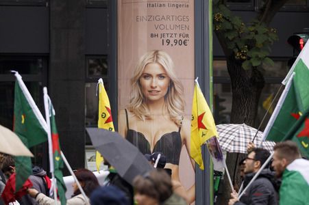 Demonstration gegen die türkische Militär-Offensive in Nordsyrien in Köln