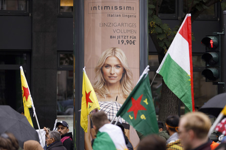 Demonstration gegen die türkische Militär-Offensive in Nordsyrien in Köln
