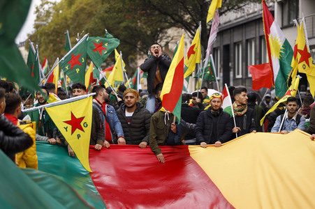 Demonstration gegen die türkische Militär-Offensive in Nordsyrien in Köln