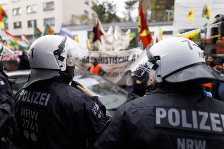Demonstration gegen die türkische Militär-Offensive in Nordsyrien in Köln
