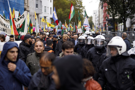 Demonstration gegen die türkische Militär-Offensive in Nordsyrien in Köln