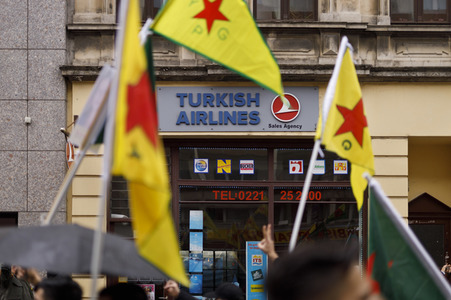 Demonstration gegen die türkische Militär-Offensive in Nordsyrien in Köln