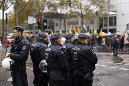 Demonstration gegen die türkische Militär-Offensive in Nordsyrien in Köln
