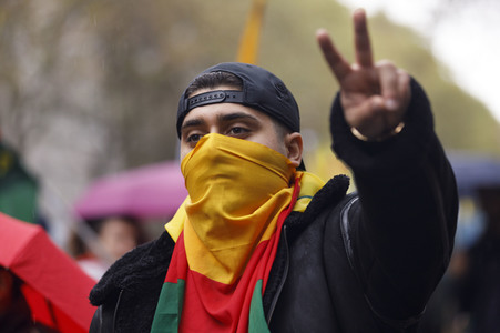 Demonstration gegen die türkische Militär-Offensive in Nordsyrien in Köln