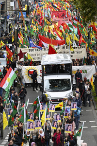 Demonstration gegen die türkische Militär-Offensive in Nordsyrien in Köln