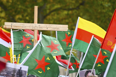 Demonstration gegen die türkische Militär-Offensive in Nordsyrien in Köln