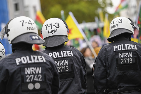 Demonstration gegen die türkische Militär-Offensive in Nordsyrien in Köln