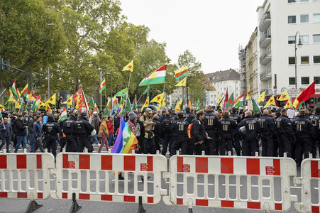 Demonstration gegen die türkische Militär-Offensive in Nordsyrien in Köln