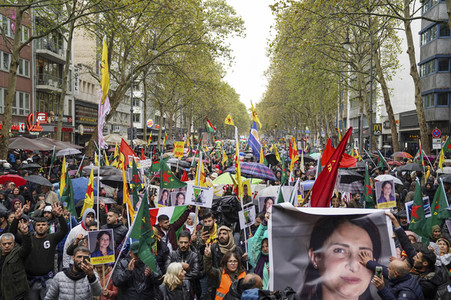 Demonstration gegen die türkische Militär-Offensive in Nordsyrien in Köln