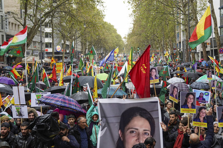 Demonstration gegen die türkische Militär-Offensive in Nordsyrien in Köln