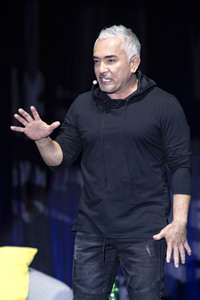 Auftritt von Cesar Millan in Erfurt
