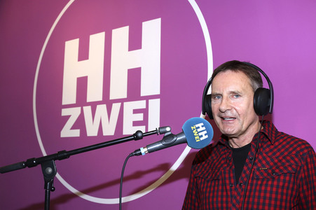 Peter Illmann im 80er Café in Hamburg