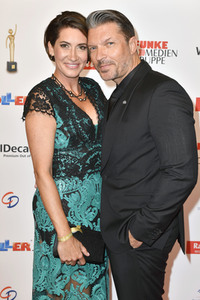 Goldene Bild der Frau 2019 in Hamburg