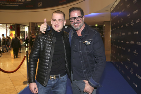 Late Night Shopping Party in Hamburg