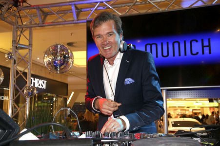 Late Night Shopping Party in Hamburg