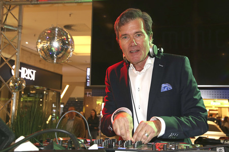 Late Night Shopping Party in Hamburg