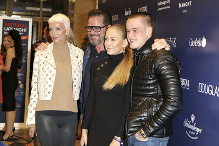 Late Night Shopping Party in Hamburg