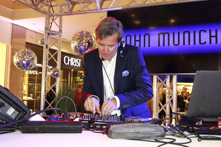 Late Night Shopping Party in Hamburg