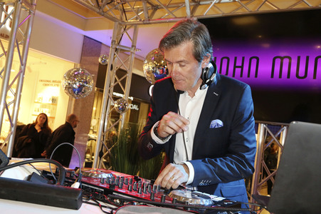 Late Night Shopping Party in Hamburg