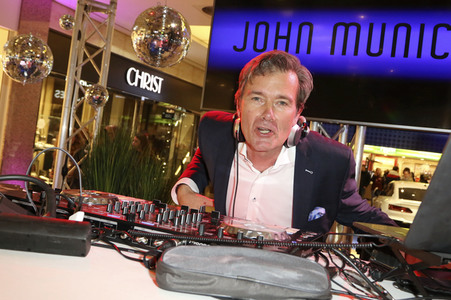 Late Night Shopping Party in Hamburg