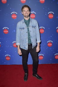 Eröffnung der 'Say Santa Photo Experience' in Glendale