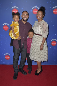 Eröffnung der 'Say Santa Photo Experience' in Glendale