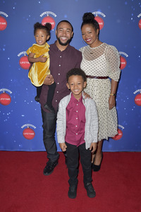 Eröffnung der 'Say Santa Photo Experience' in Glendale