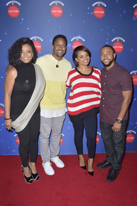 Eröffnung der 'Say Santa Photo Experience' in Glendale