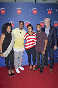 Eröffnung der 'Say Santa Photo Experience' in Glendale