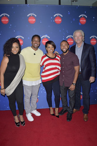 Eröffnung der 'Say Santa Photo Experience' in Glendale