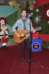 Eröffnung der 'Say Santa Photo Experience' in Glendale