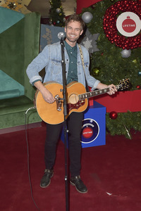 Eröffnung der 'Say Santa Photo Experience' in Glendale