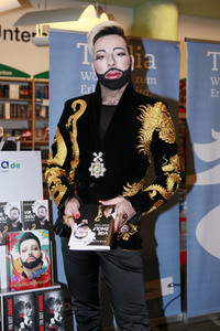 Buchsignierstunde mit Harald Glööckler in Dresden