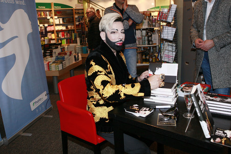 Buchsignierstunde mit Harald Glööckler in Dresden