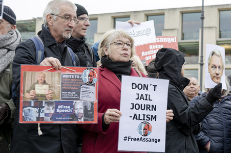 Enthüllung der Skupltur 'Anything to say?' in Berlin