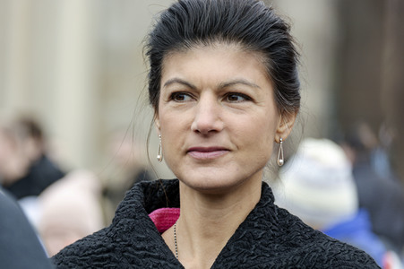 Enthüllung der Skupltur 'Anything to say?' in Berlin