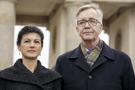 Enthüllung der Skupltur 'Anything to say?' in Berlin