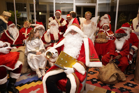 Weihnachtsmannvollversammlung der Berliner Weihnachtsmannzentrale im Tierpark Berlin