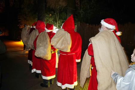 Weihnachtsmannvollversammlung der Berliner Weihnachtsmannzentrale im Tierpark Berlin